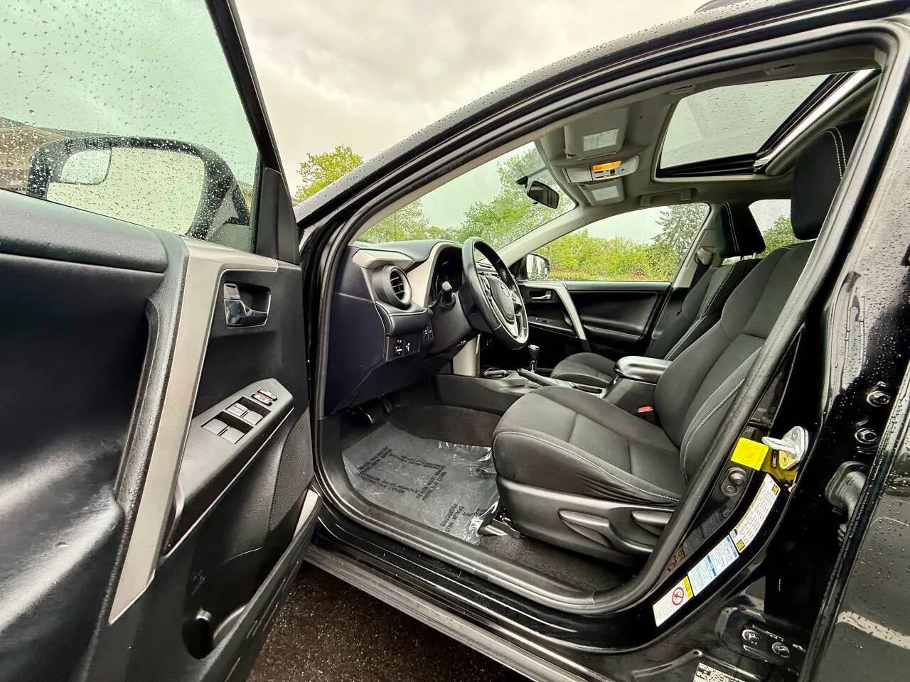 Used 2016 Toyota RAV4 XLE image 10