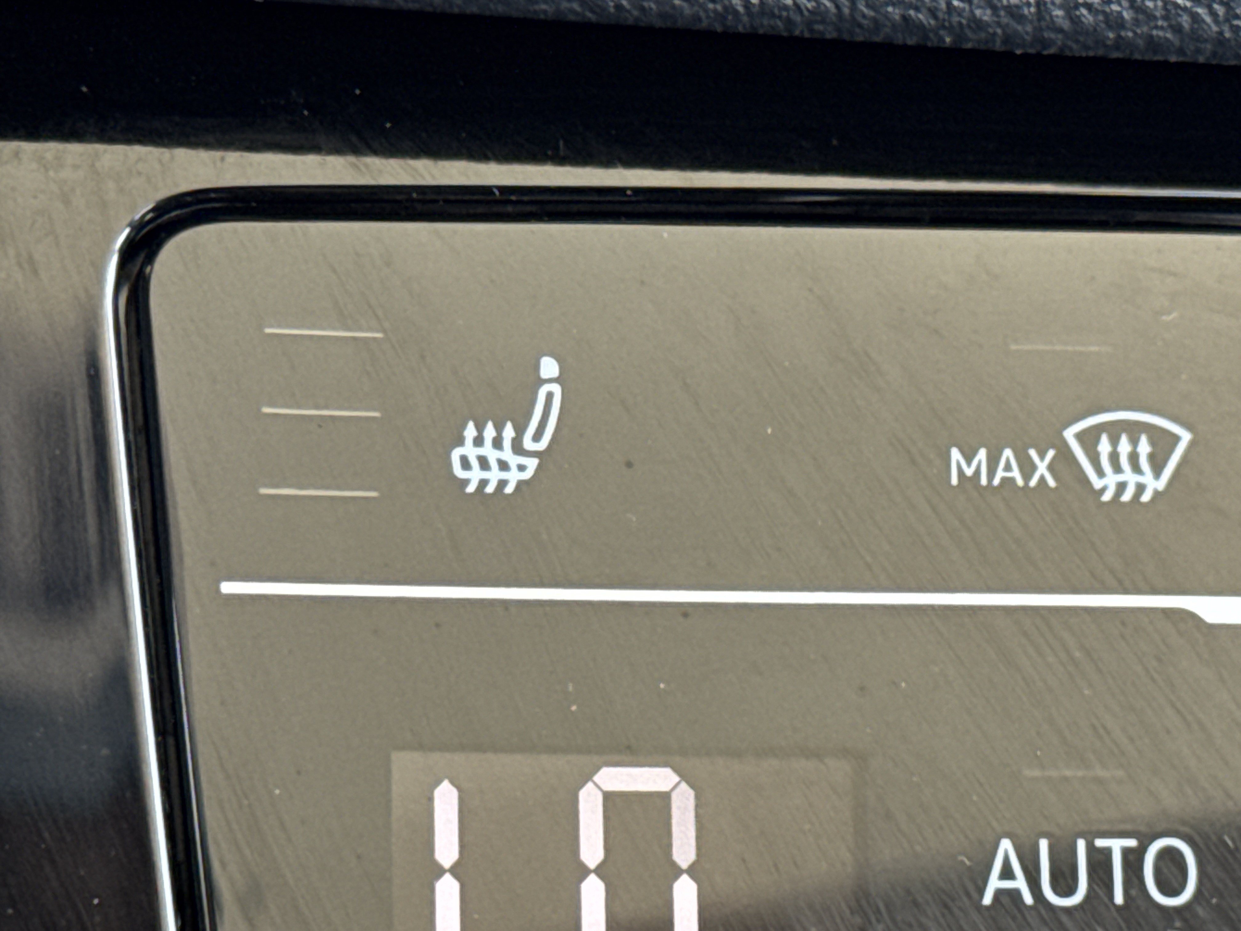 Certified 2025 Volkswagen Jetta SE FWD image 13