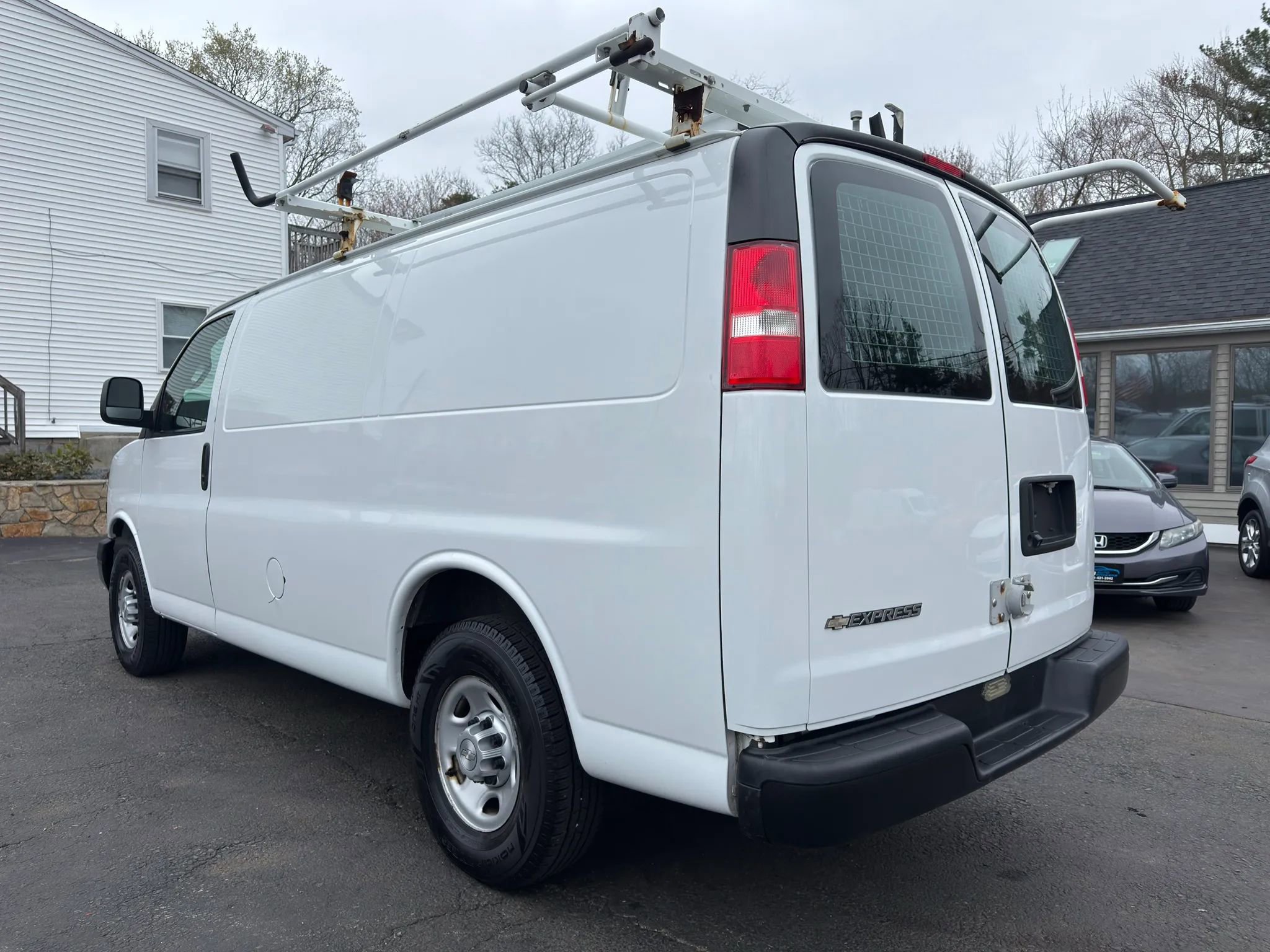 Used 2019 Chevrolet Express 2500 w/ Driver Convenience Package RWD image 5