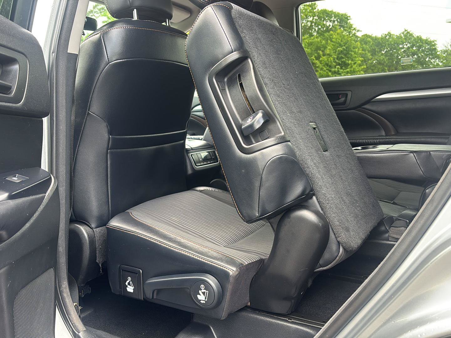 Used 2016 Toyota Highlander Plus FWD image 24