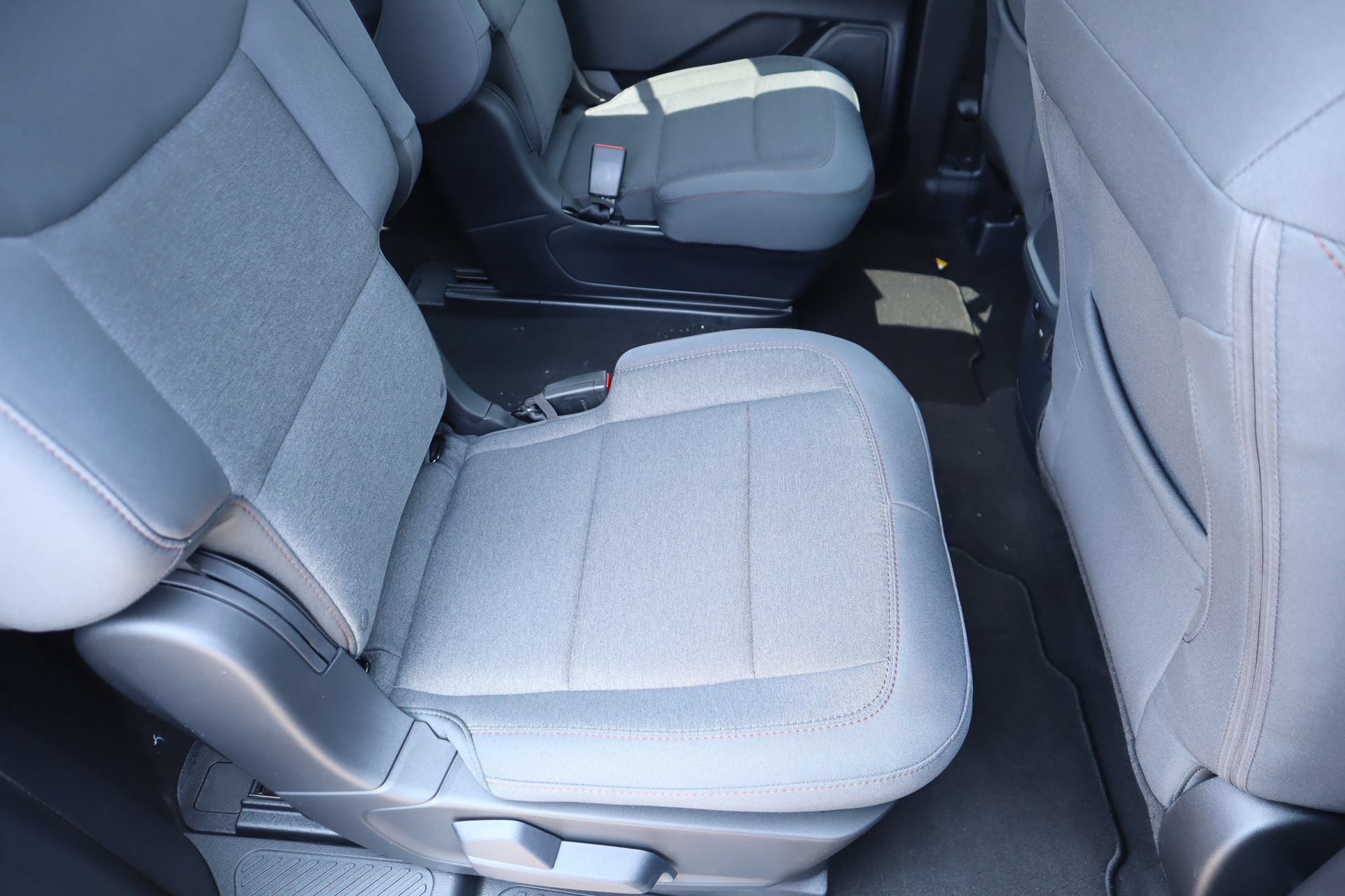 New 2026 Ford Explorer Active RWD image 13