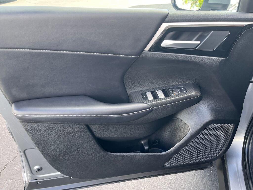 Used 2024 Mitsubishi Outlander SE image 11