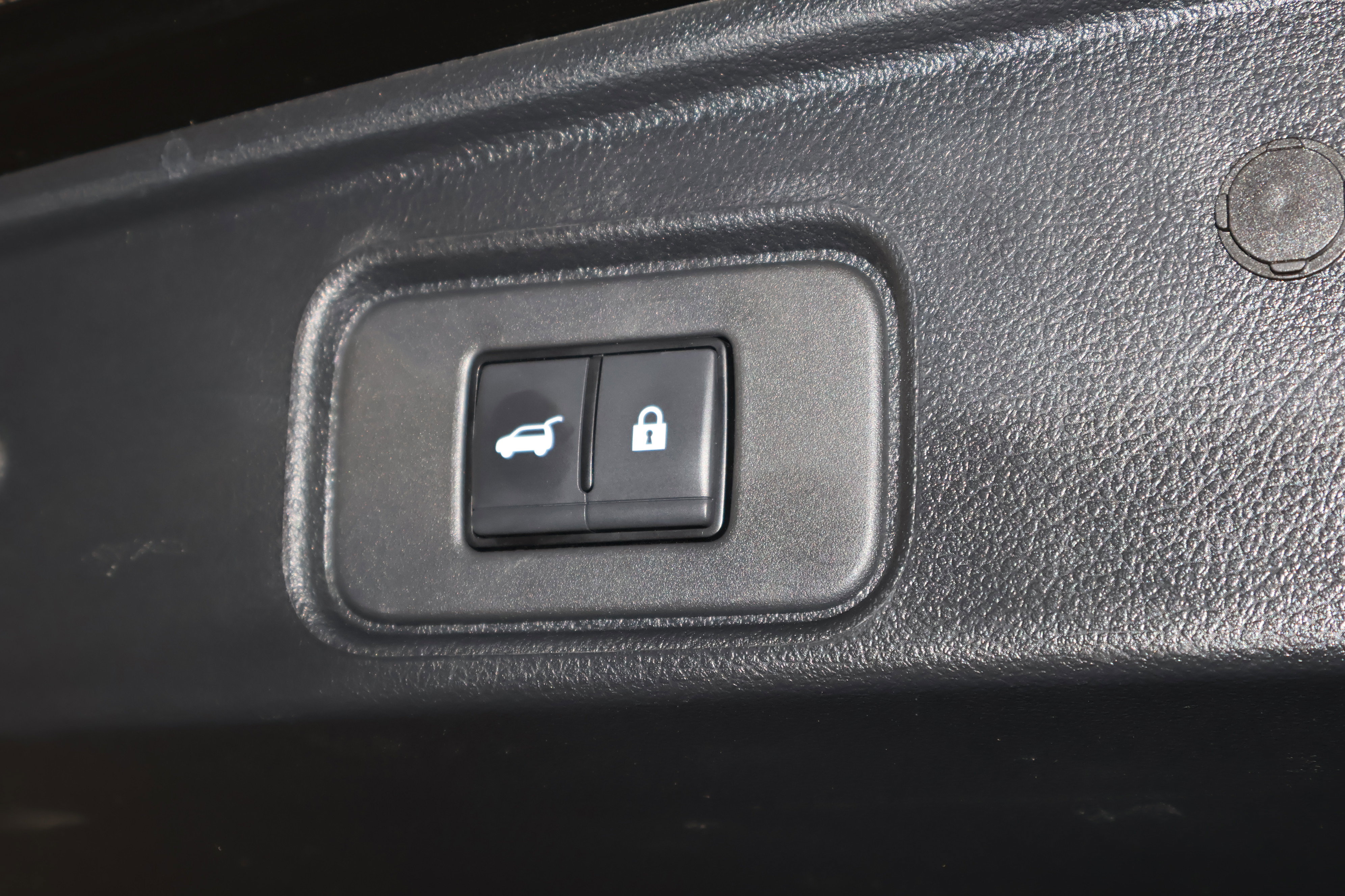 Used 2025 Nissan Pathfinder SV image 52