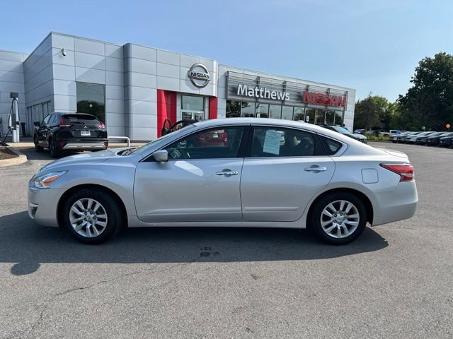 Used 2015 Nissan Altima 2.5 S w/ Power Driver Seat Package FWD image 2