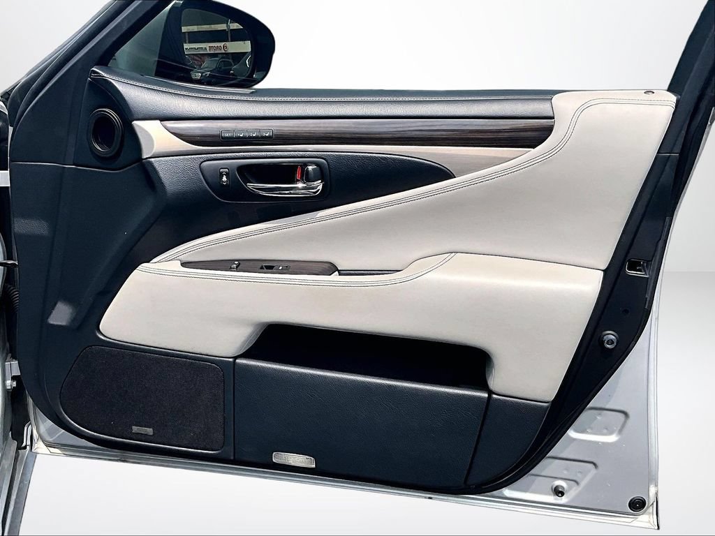 Used 2014 Lexus LS 460 AWD w/ Comfort Package image 24