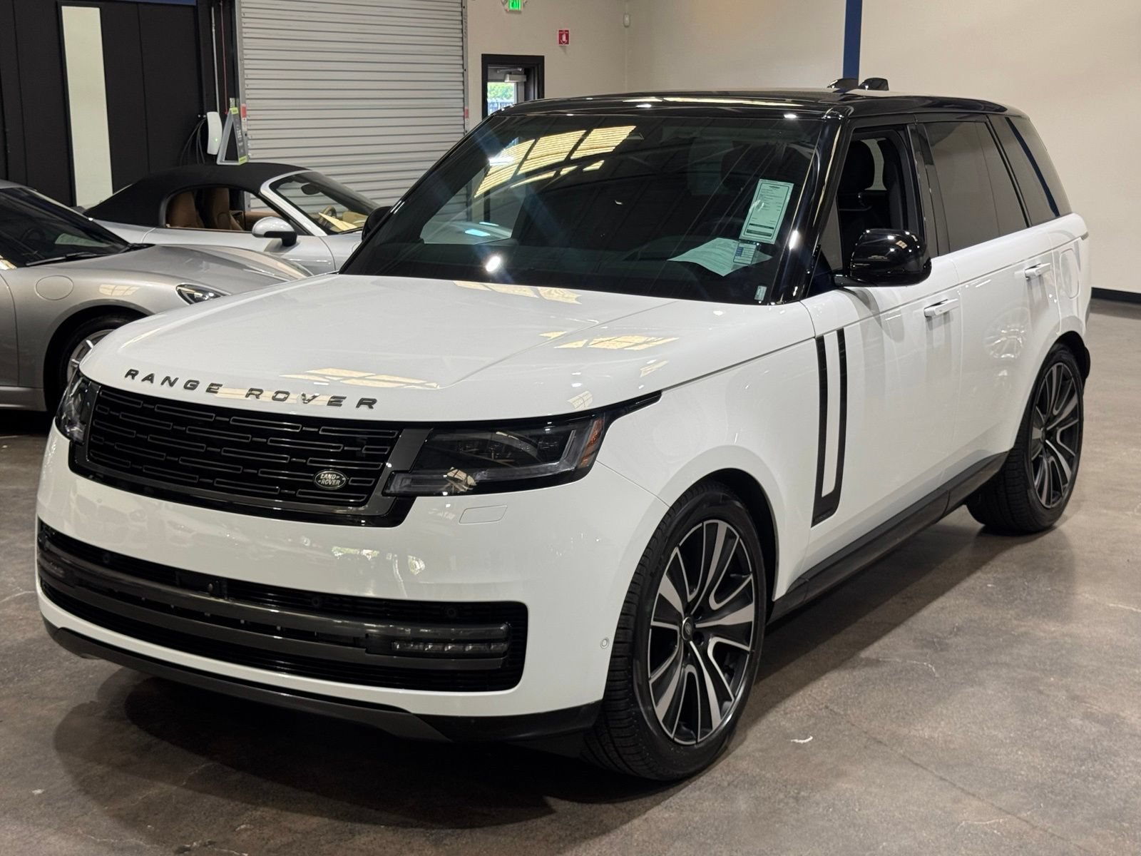 Used 2025 Land Rover Range Rover Autobiography AWD/4WD image 9