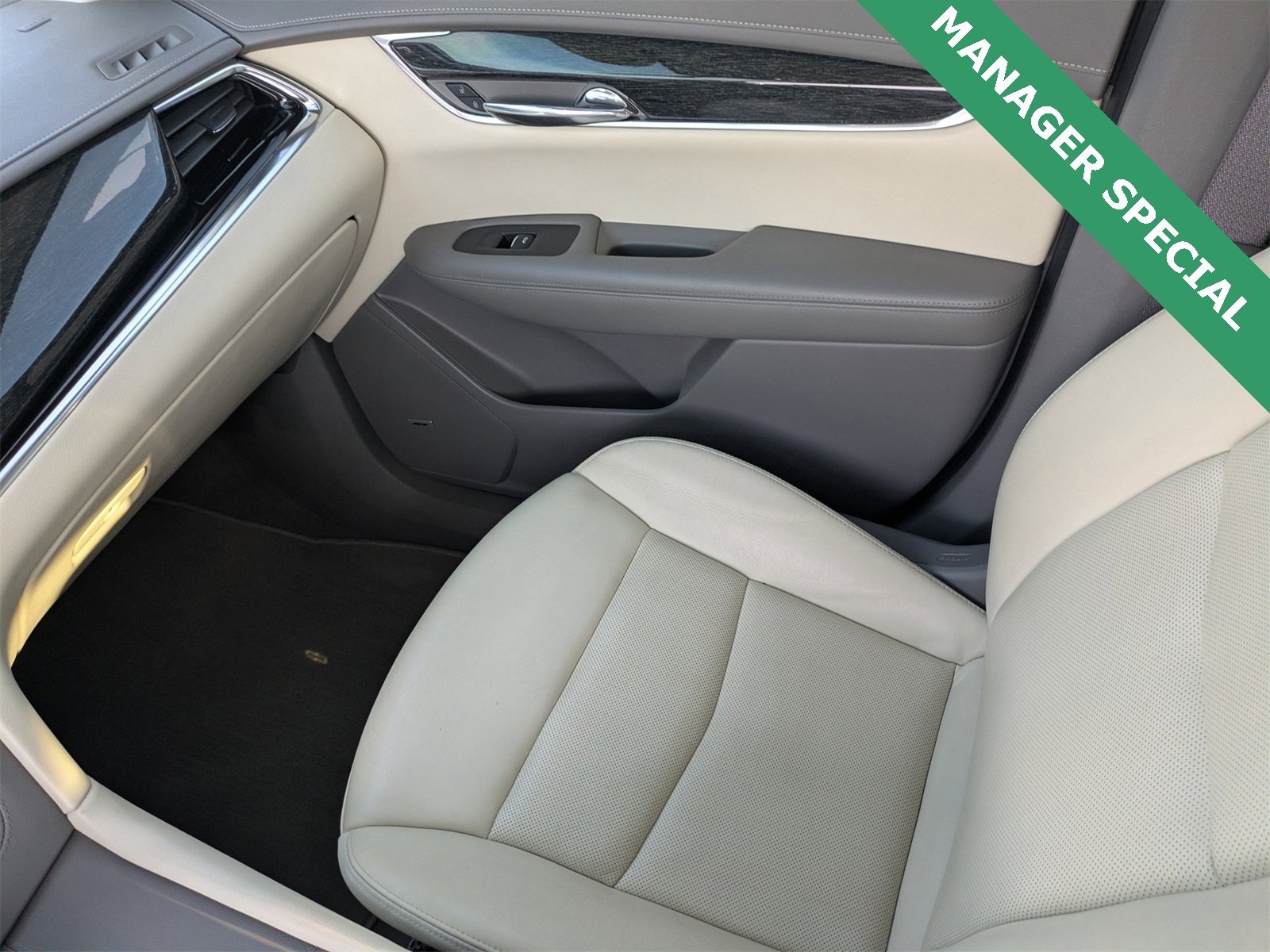 Used 2022 Cadillac XT6 Premium Luxury w/ Technology Package image 20