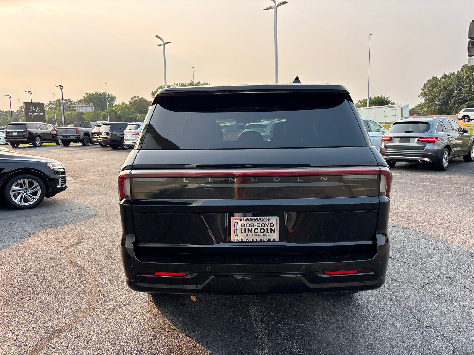 New 2027 Lincoln Navigator Reserve w/ Jet Appearance Package AWD/4WD image 6