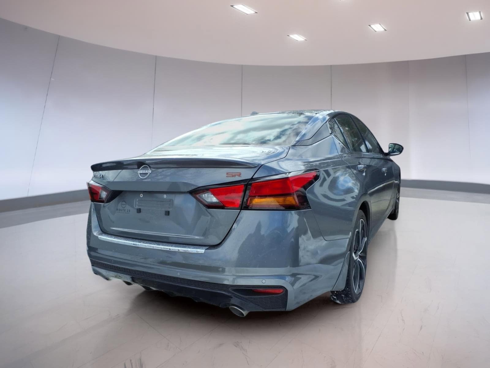 Used 2023 Nissan Altima 2.5 SR FWD image 4