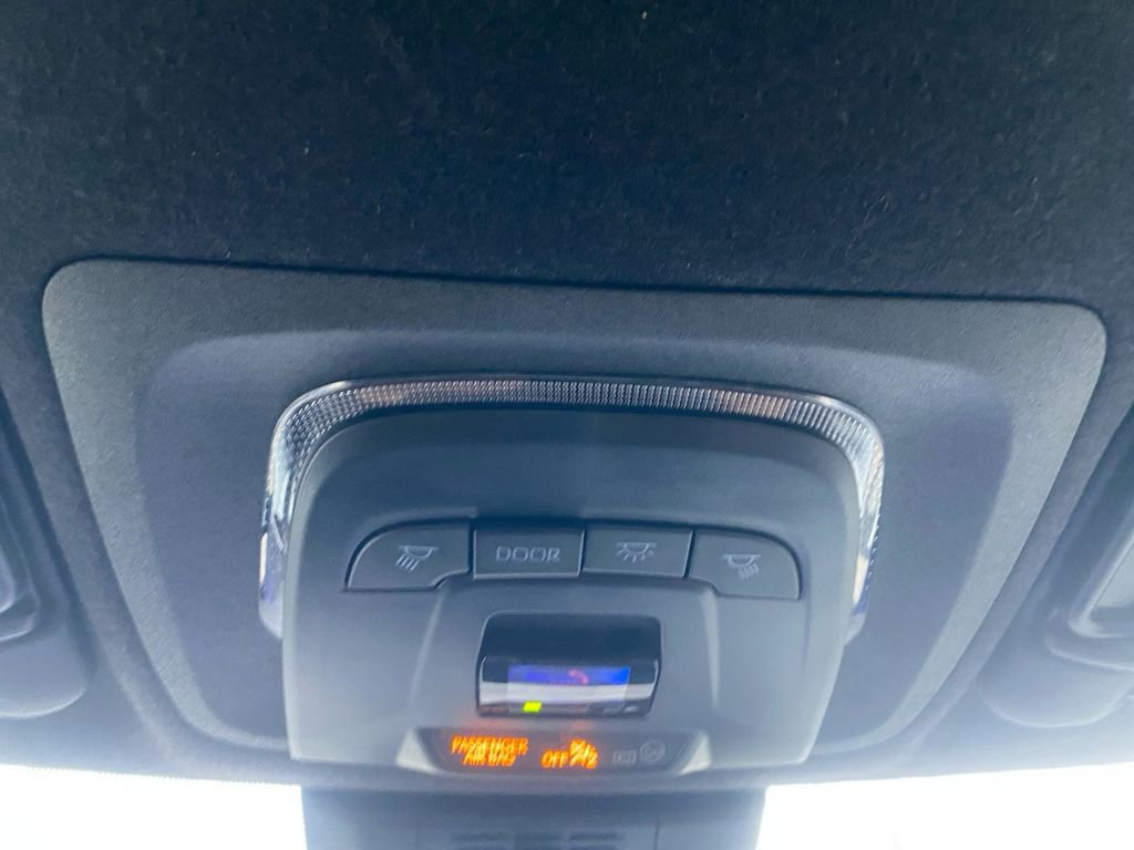 Used 2025 Toyota Corolla SE image 24