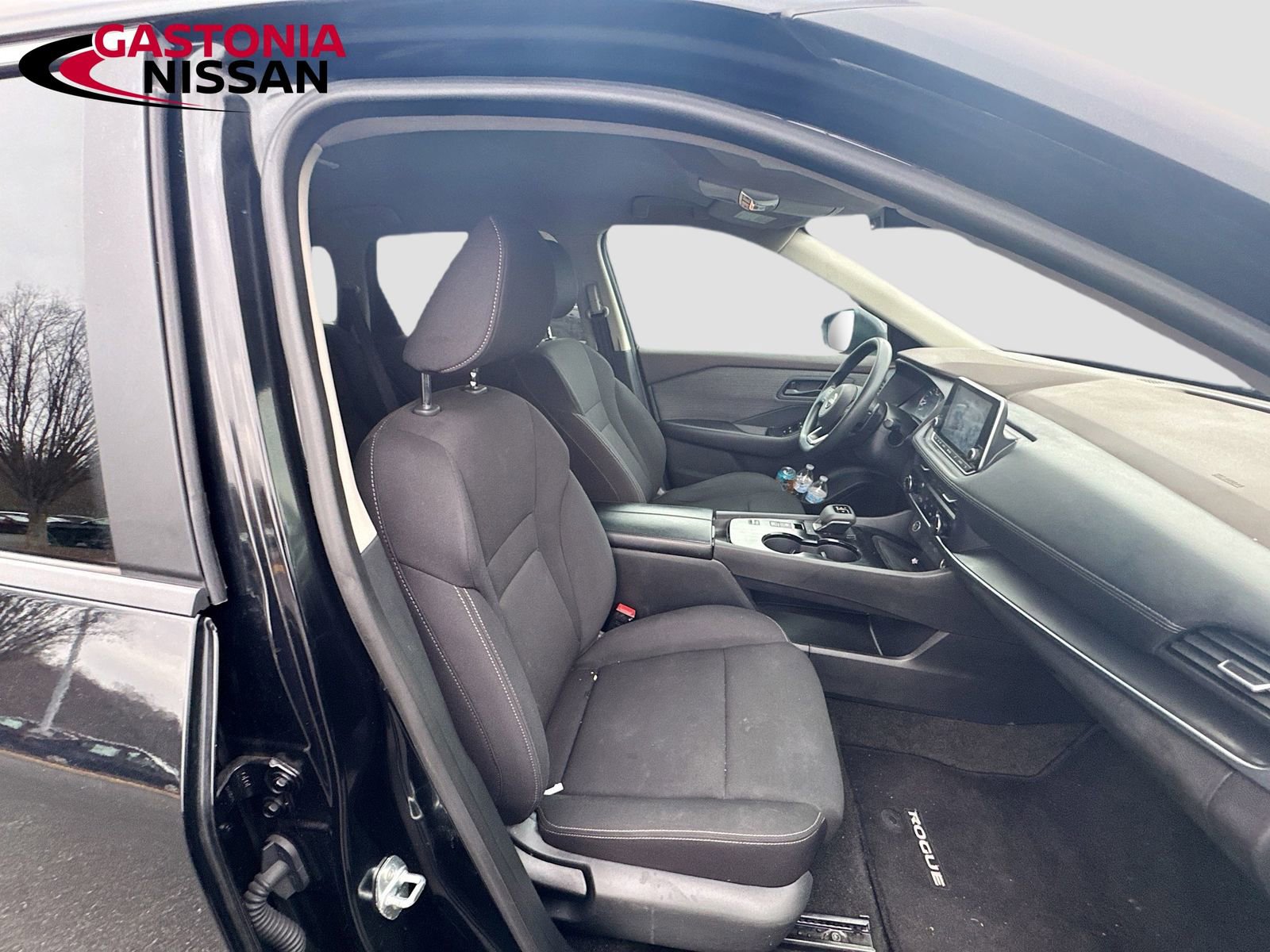 Used 2023 Nissan Rogue S image 32