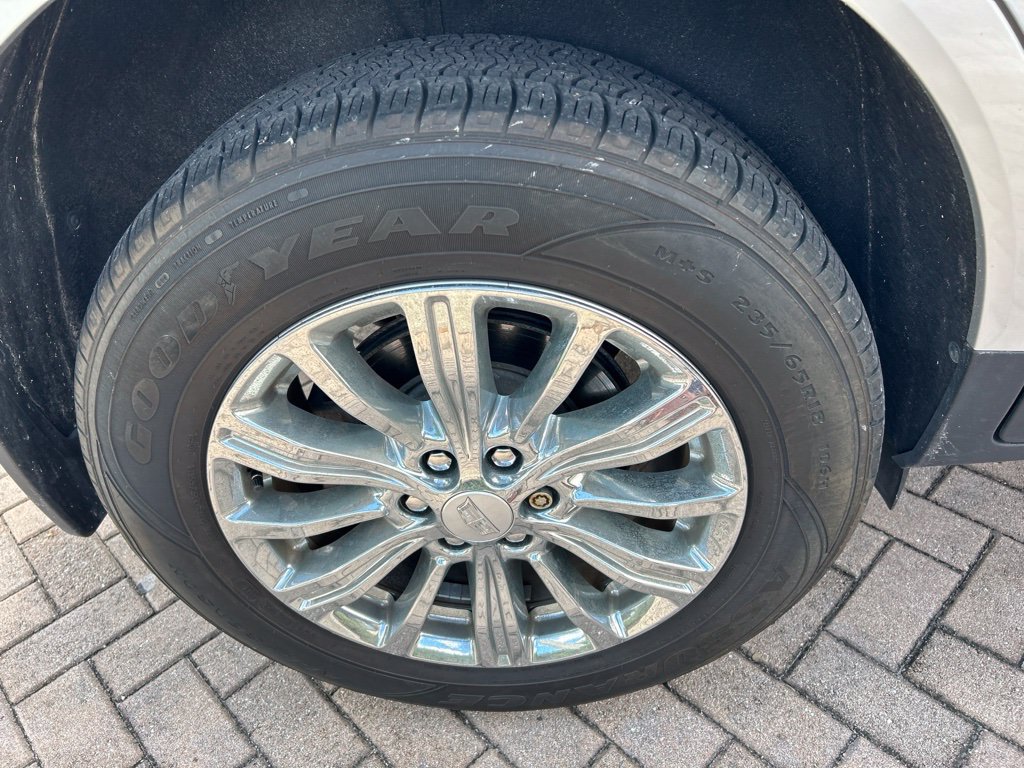 Used 2018 Cadillac XT5 FWD w/ LPO, Wheel Lock Package image 10