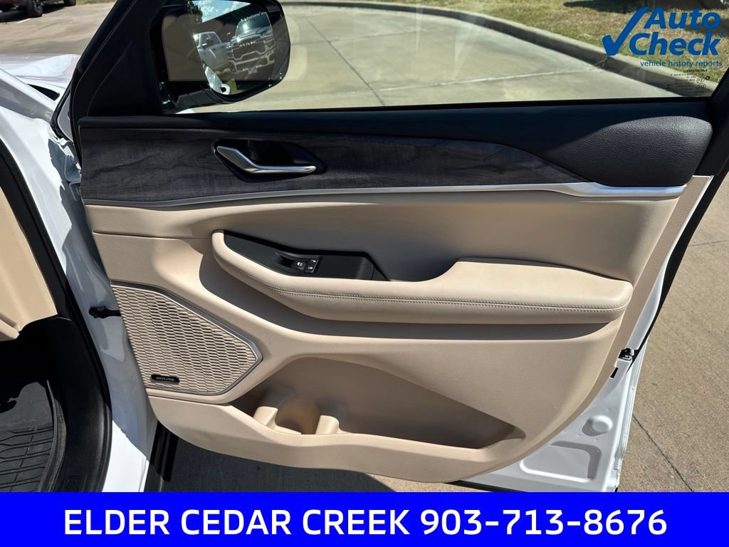 Used 2024 Jeep Grand Cherokee Limited w/ Luxury Tech Group II AWD/4WD image 33