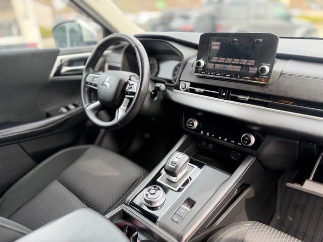 Used 2022 Mitsubishi Outlander ES AWD/4WD image 13