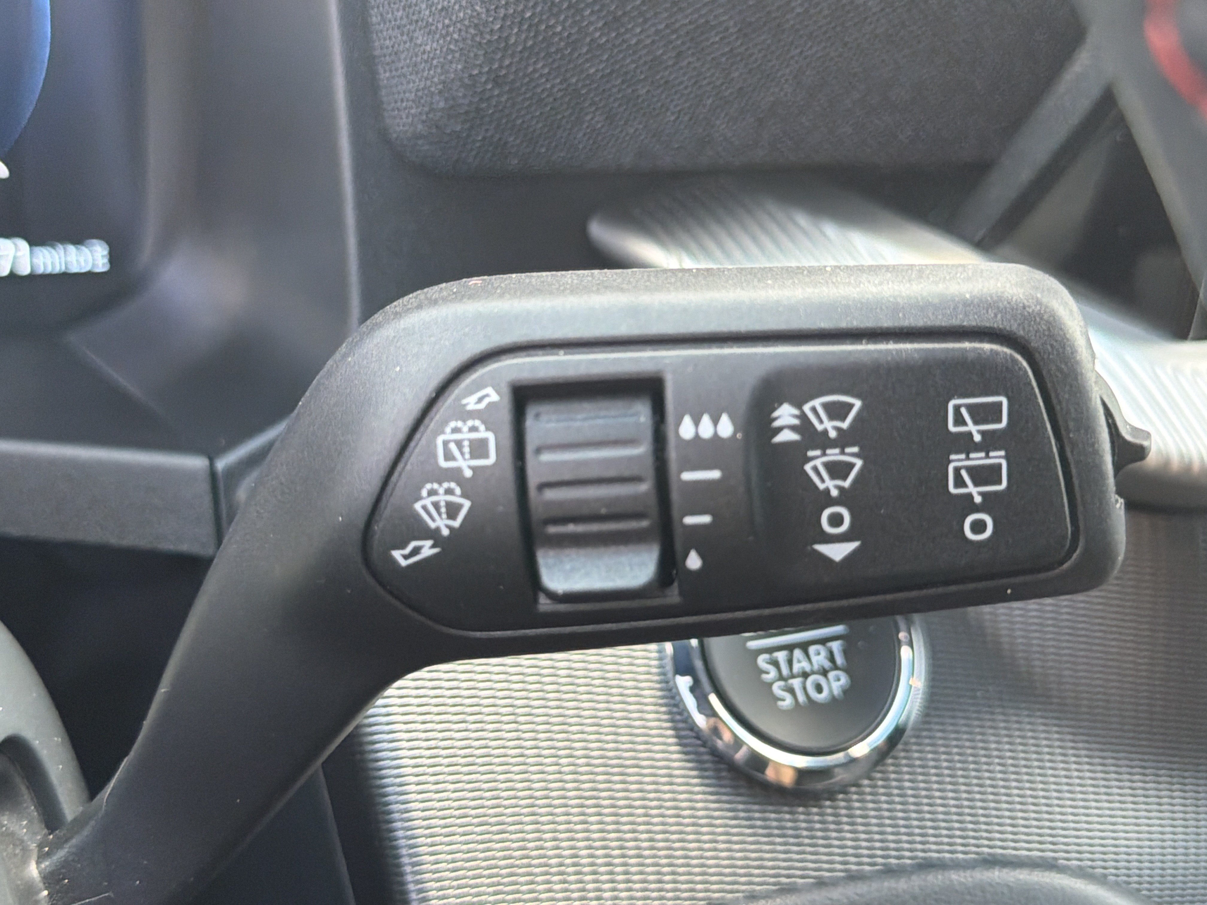 Used 2025 Ford Explorer ST-Line RWD image 33