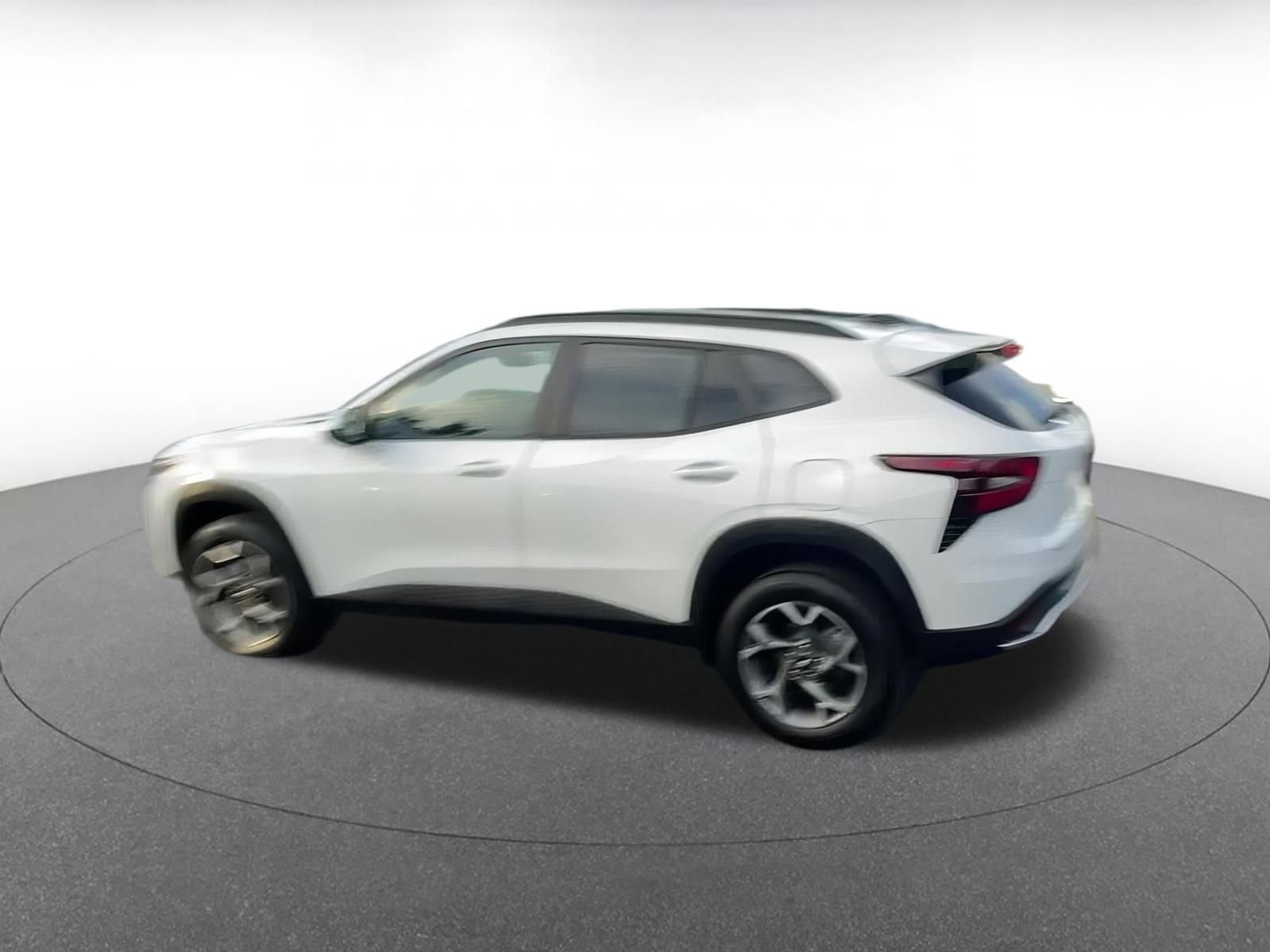 Used 2025 Chevrolet Trax LT w/ LT Convenience Package image 10