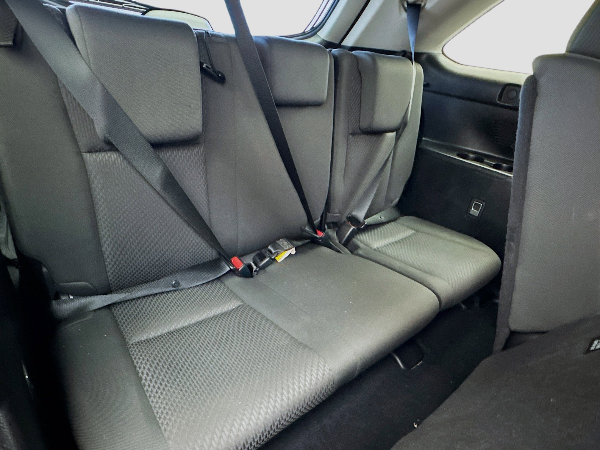 Used 2018 Toyota Highlander LE image 18