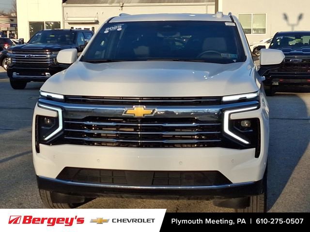 Used 2025 Chevrolet Suburban LT AWD/4WD image 3