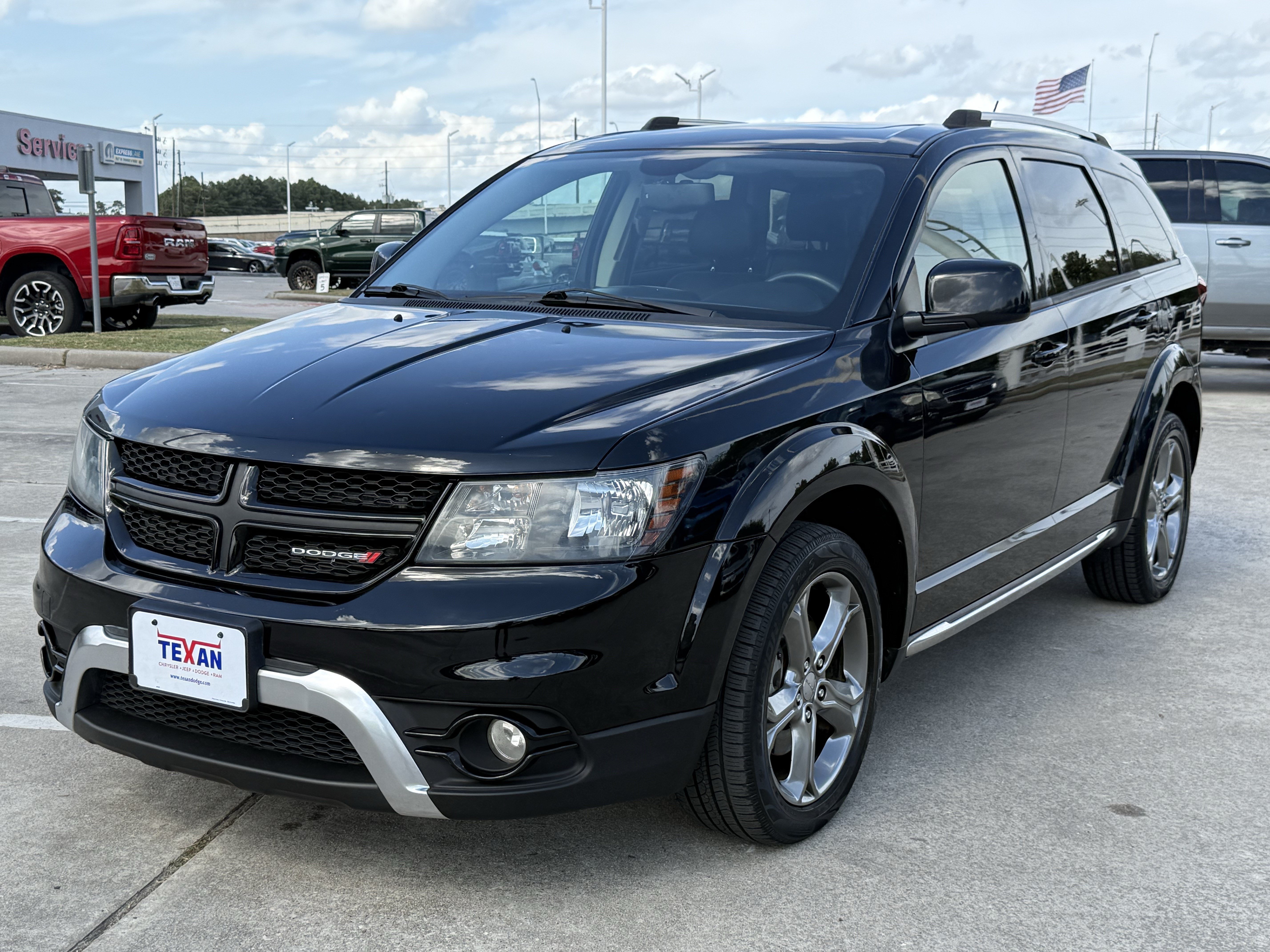 Used 2017 Dodge Journey Crossroad w/ Popular Equipment Group FWD image 9