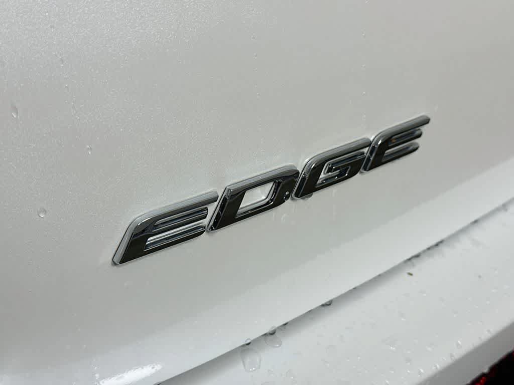 Used 2017 Ford Edge Titanium w/ Equipment Group 302A AWD/4WD image 7