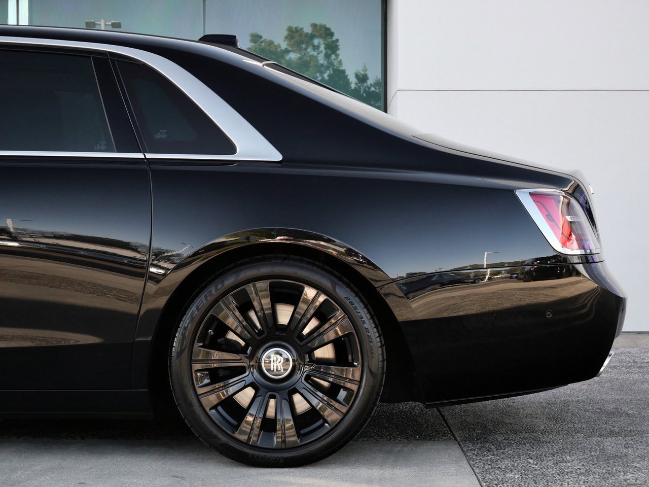 Used 2021 Rolls-Royce Ghost Extended Wheelbase image 23