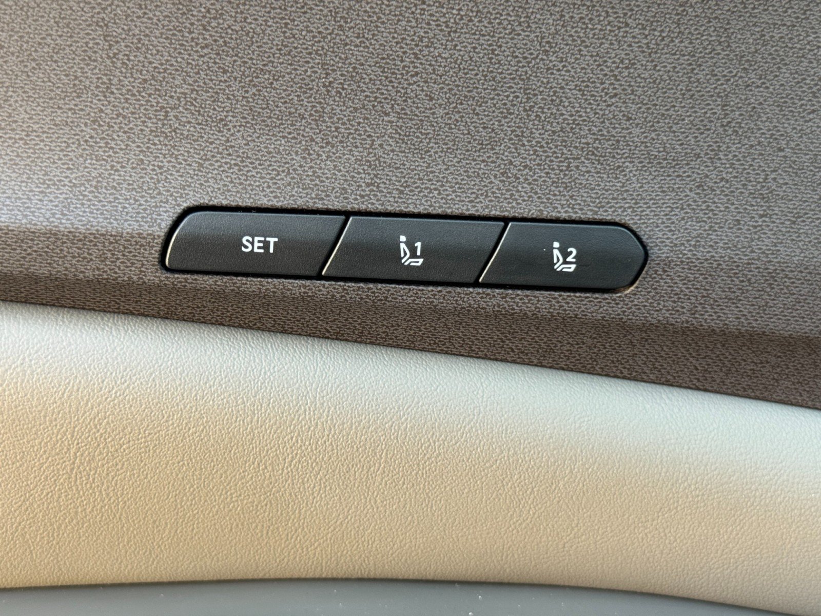 Used 2025 Kia Carnival SX FWD image 18