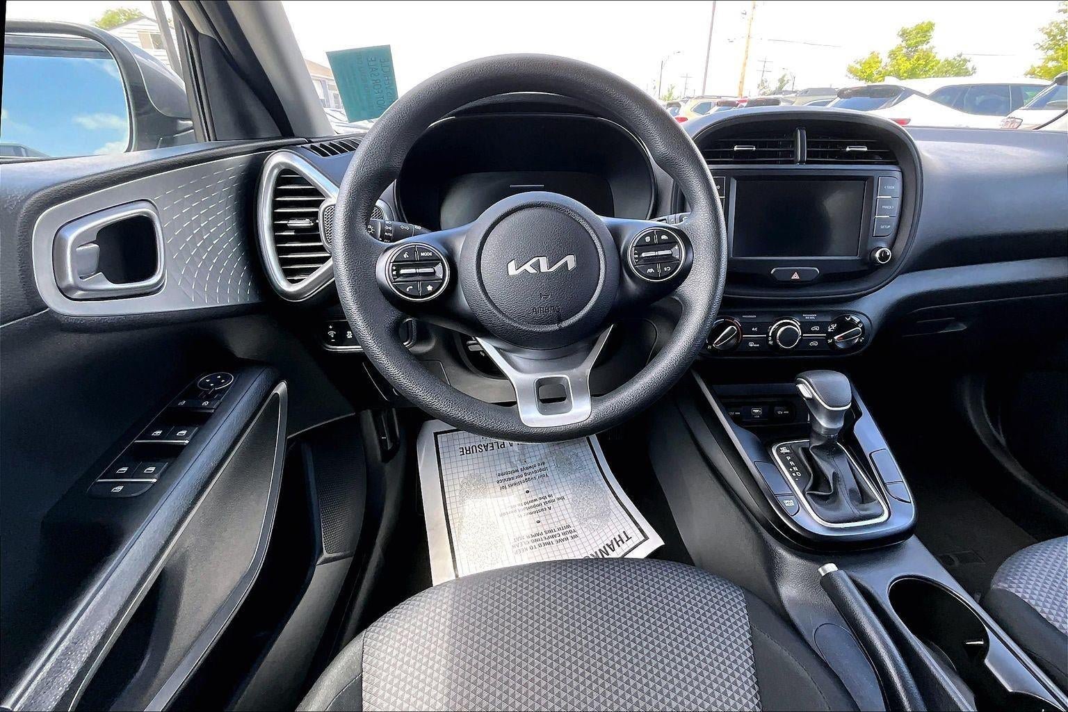 Used 2025 Kia Soul LX w/ LX Technology Package FWD image 8