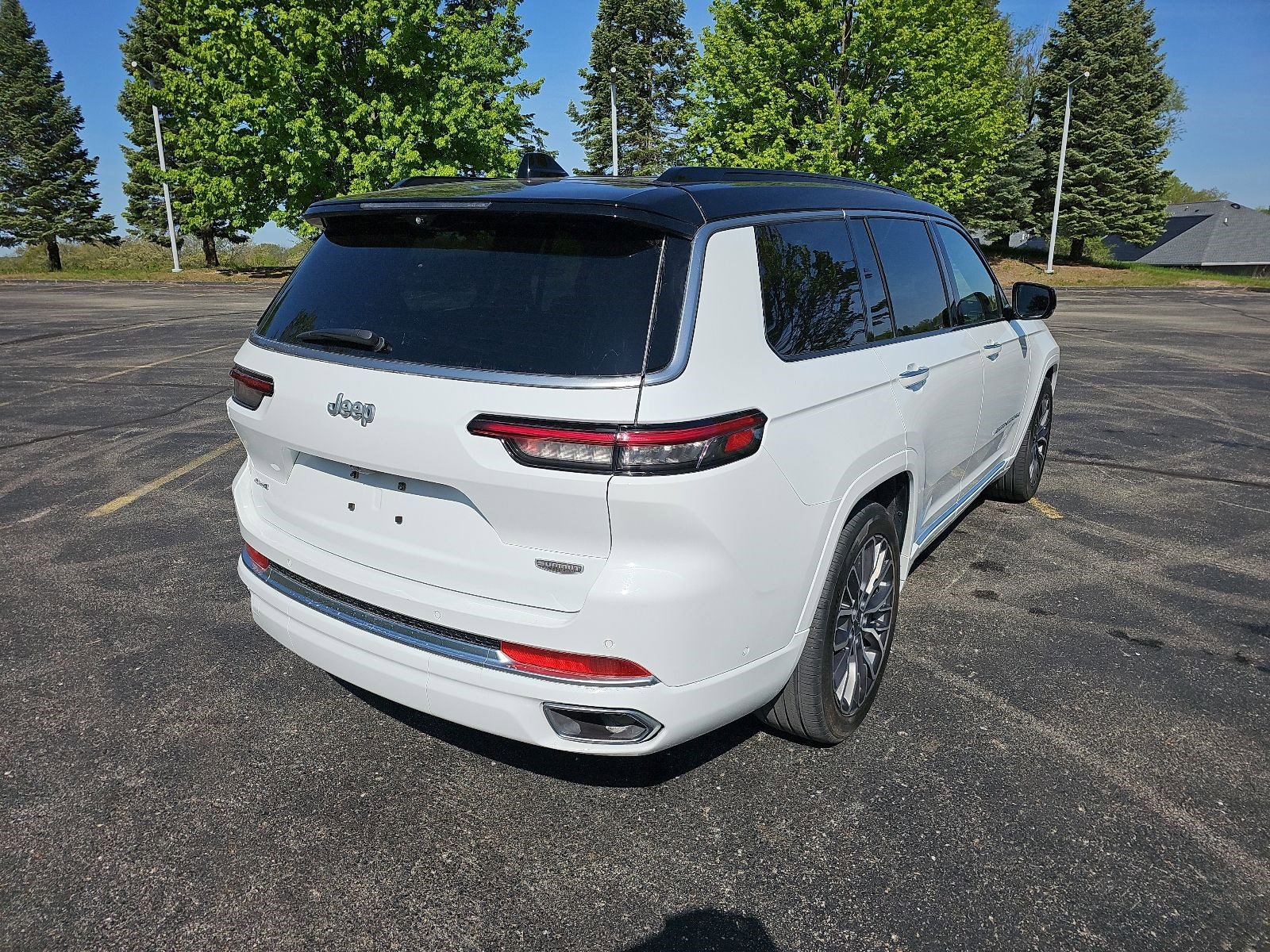 Used 2024 Jeep Grand Cherokee L Summit AWD/4WD image 6