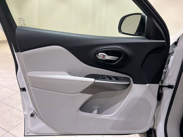 Used 2020 Jeep Cherokee Latitude Lux w/ Comfort/Convenience Group image 20