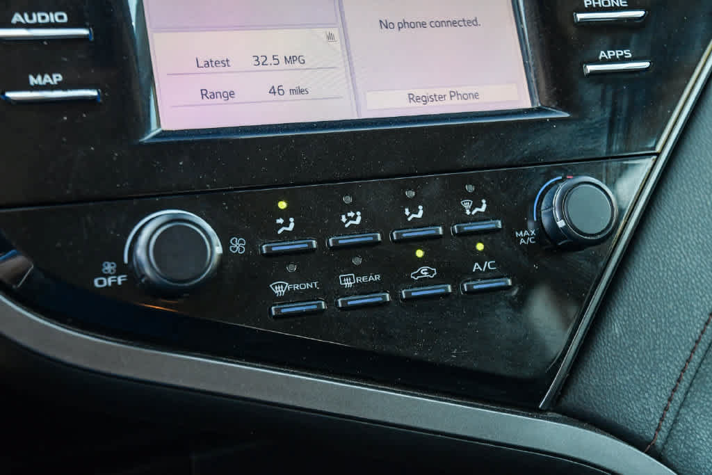 Used 2019 Toyota Camry LE FWD image 19
