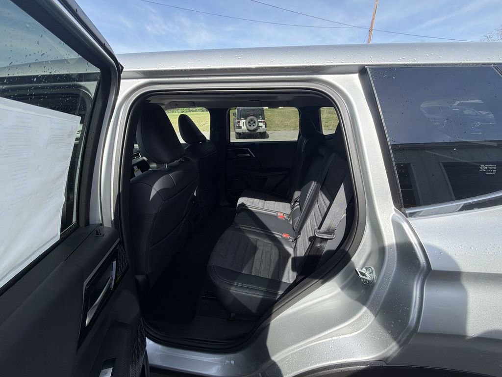 New 2026 Mitsubishi Outlander SE image 23