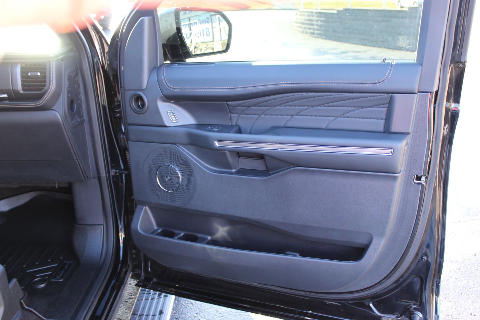 Used 2023 Ford Expedition Platinum image 14