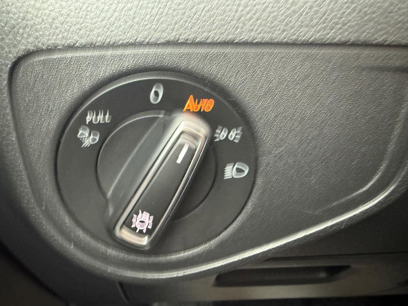 Used 2022 Volkswagen Atlas Cross Sport SE image 13