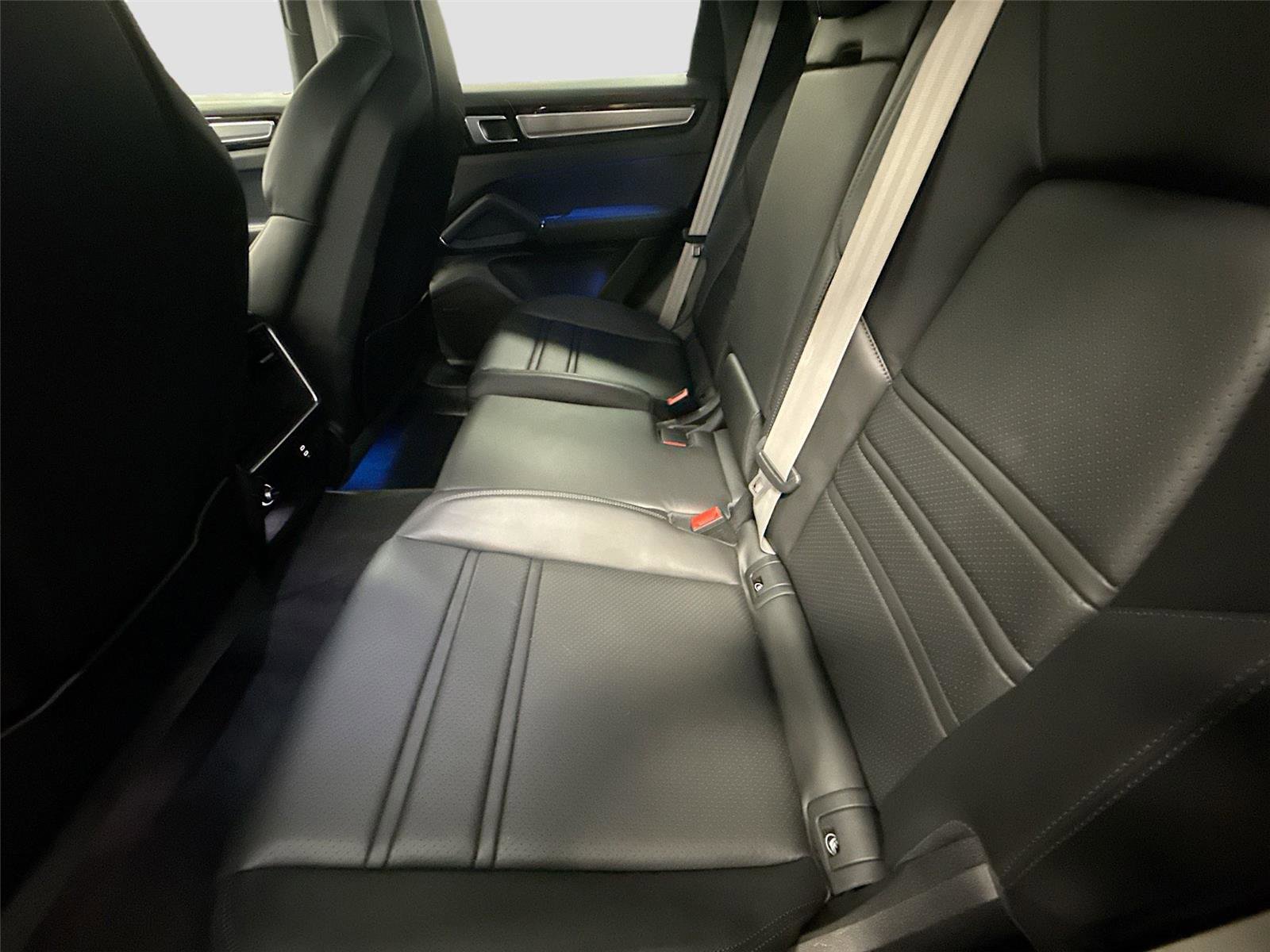 Used 2022 Porsche Cayenne Platinum Edition AWD/4WD image 26