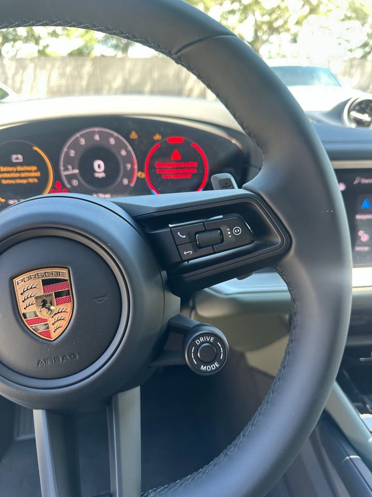 Used 2025 Porsche Cayenne Coupe image 23