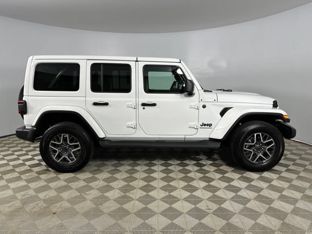Used 2025 Jeep Wrangler Unlimited Sahara AWD/4WD image 15
