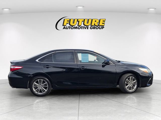 Used 2015 Toyota Camry SE image 3