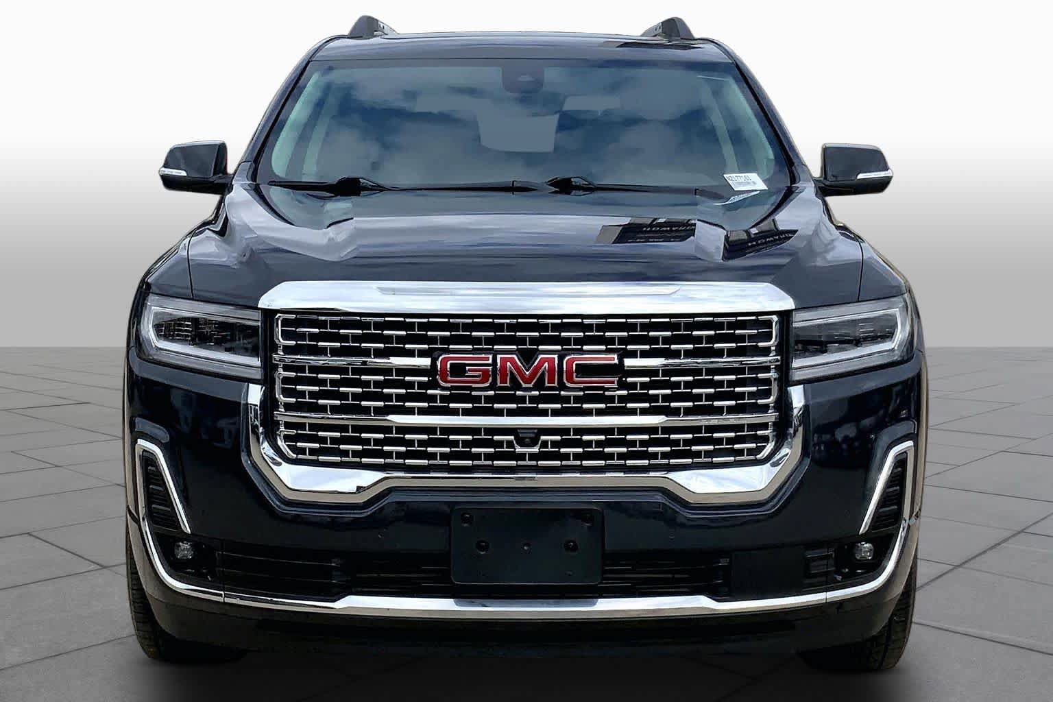 Used 2022 GMC Acadia Denali w/ Denali Technology Package FWD image 3