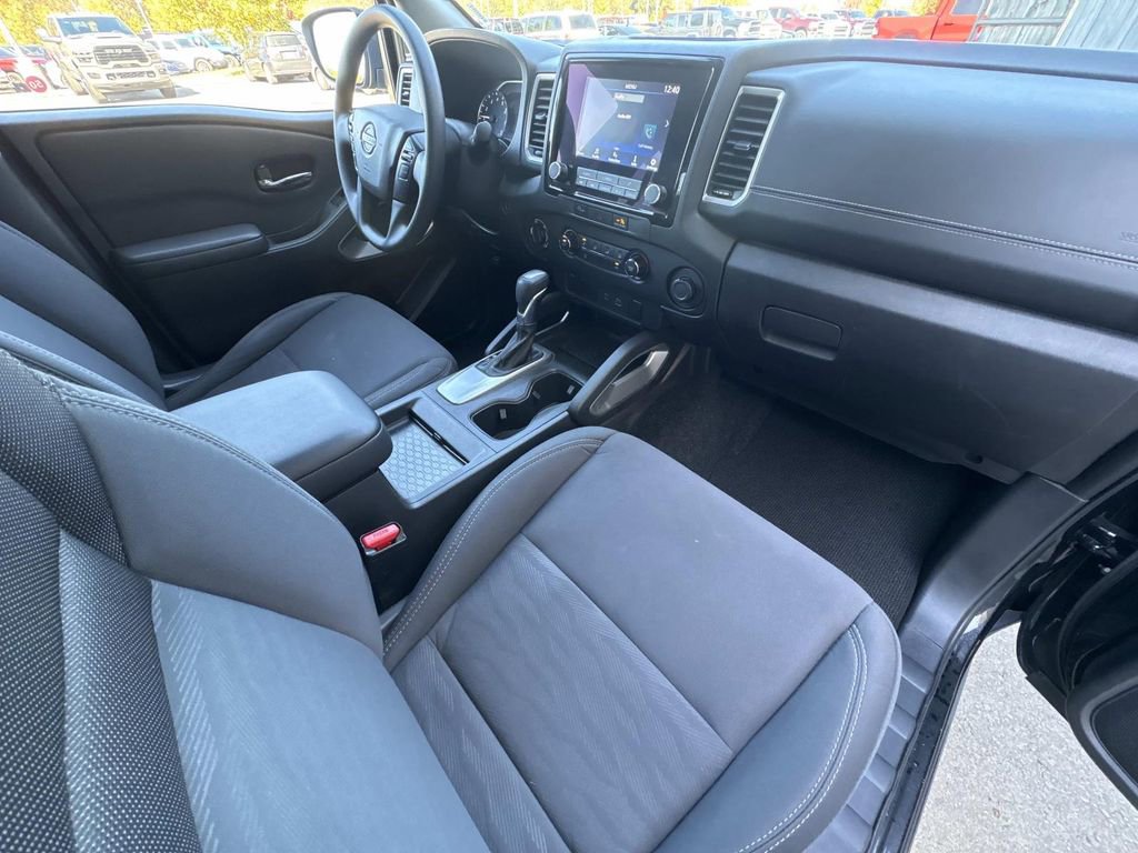 Used 2023 Nissan Frontier SV image 14