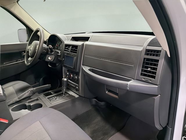 Used 2011 Jeep Liberty Sport image 12
