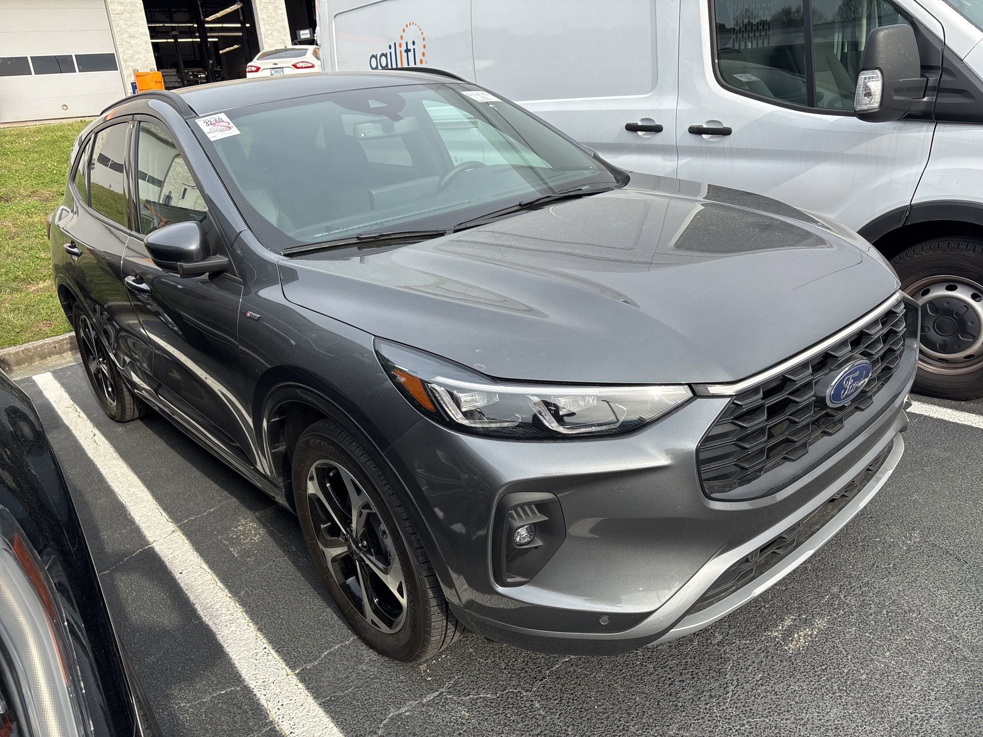 Used 2025 Ford Escape ST-Line Elite w/ Premium Technology Package image 2