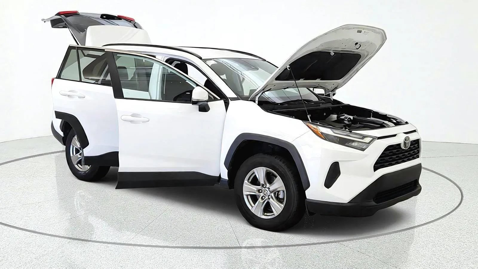 Used 2024 Toyota RAV4 XLE FWD image 11