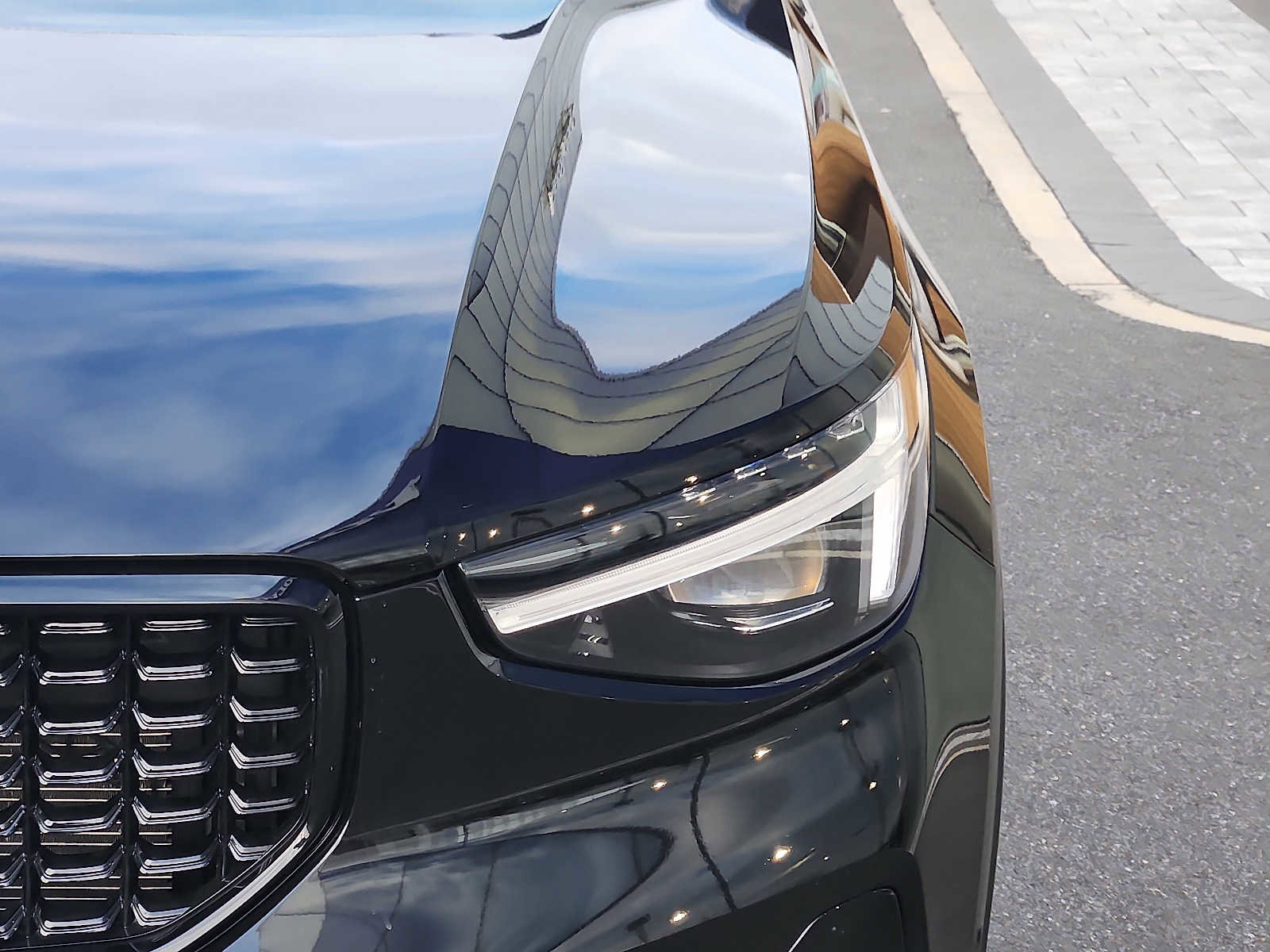 Used 2026 Volvo XC40 B5 Plus w/ Protection Package Premier image 9