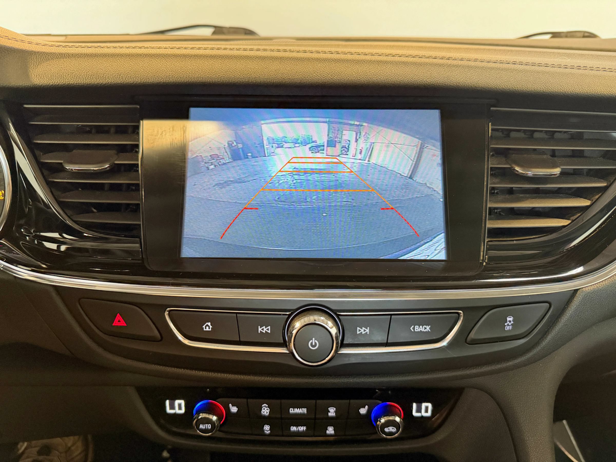 Used 2018 Buick Regal Essence w/ Driver Confidence Package #1 AWD/4WD image 19