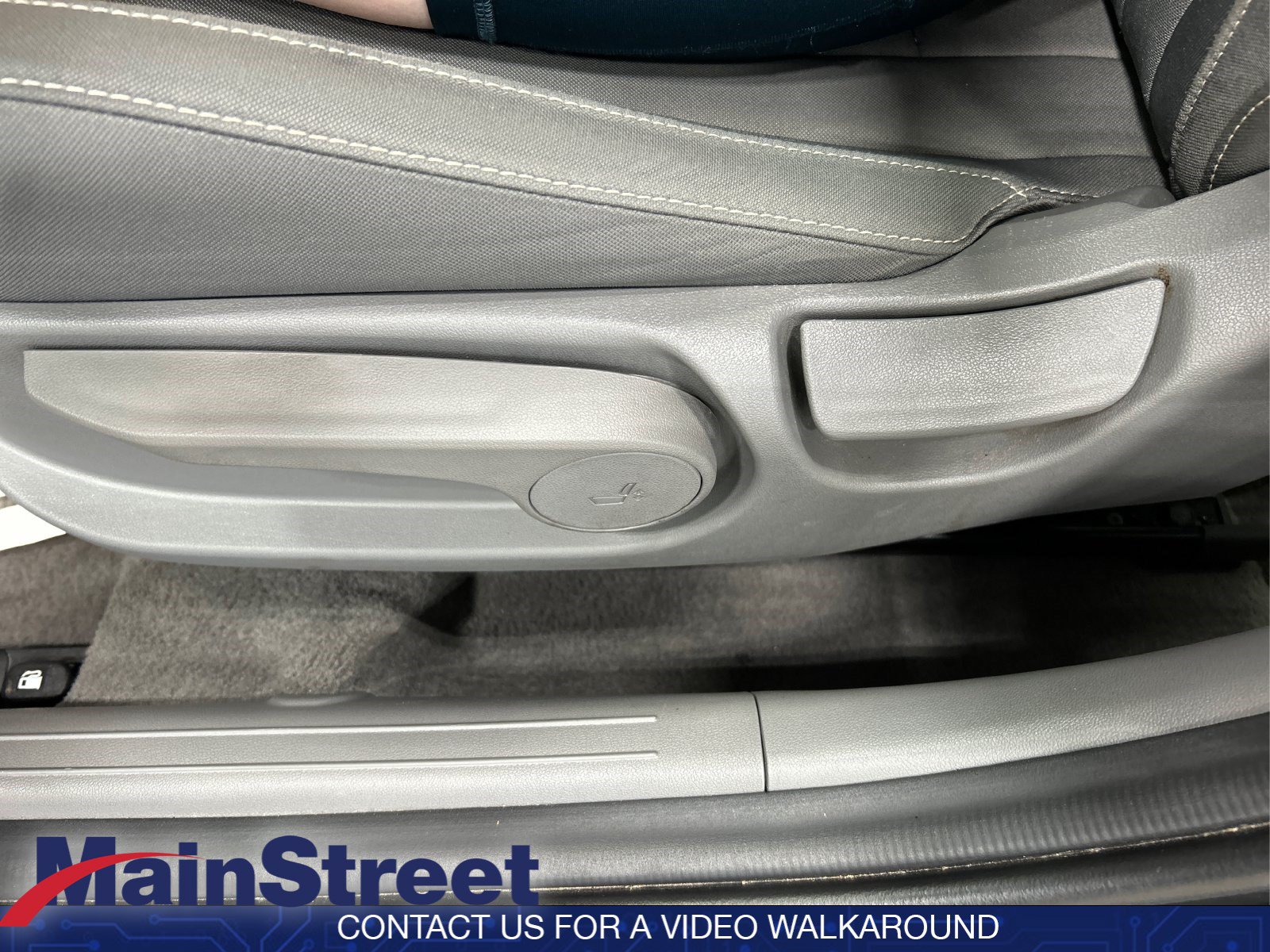 Used 2025 Hyundai Elantra SEL FWD image 18