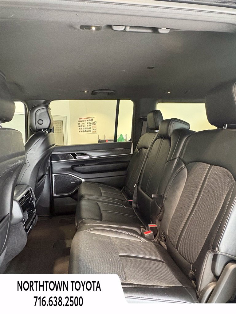 Used 2024 Jeep Wagoneer Series II w/ Flexible Seating Group RWD image 16