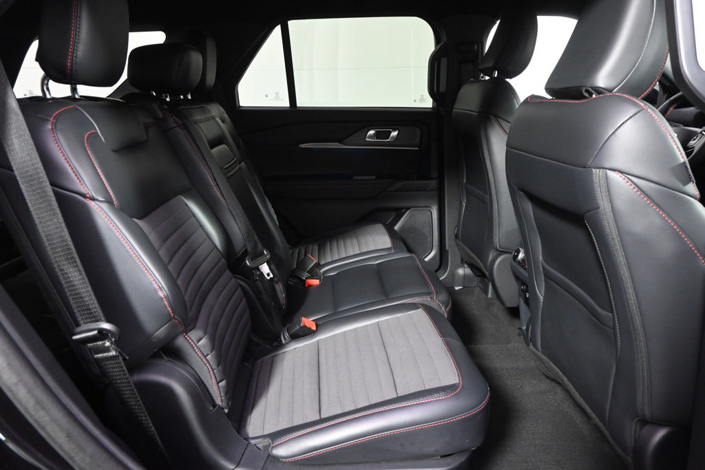 Used 2025 Ford Explorer ST-Line w/ Premium Package AWD/4WD image 18