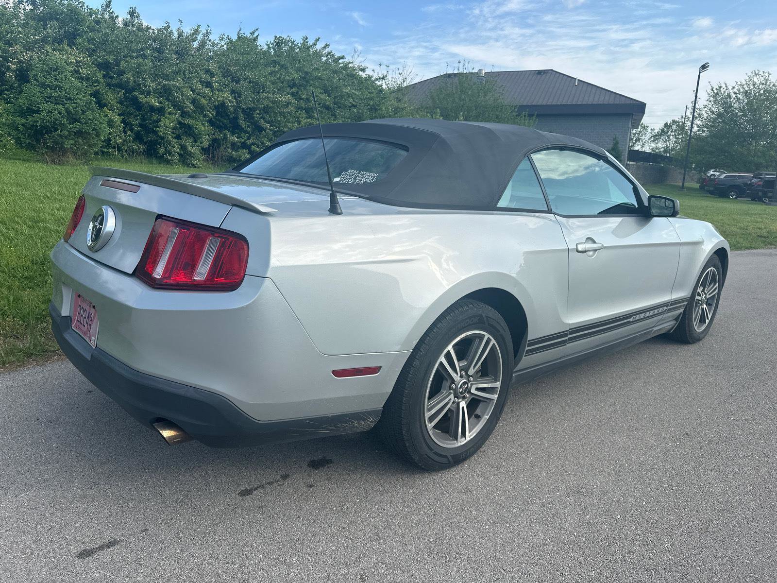 Used 2010 Ford Mustang Premium RWD image 11