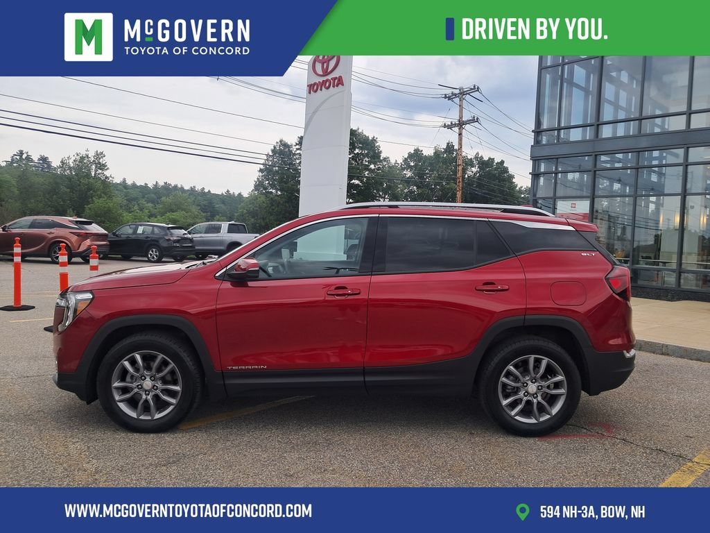 Used 2024 GMC Terrain SLT w/ Infotainment Package II AWD/4WD image 2