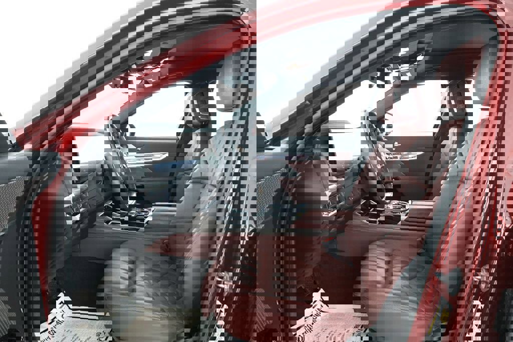 Used 2024 BMW i7 eDrive50 image 11